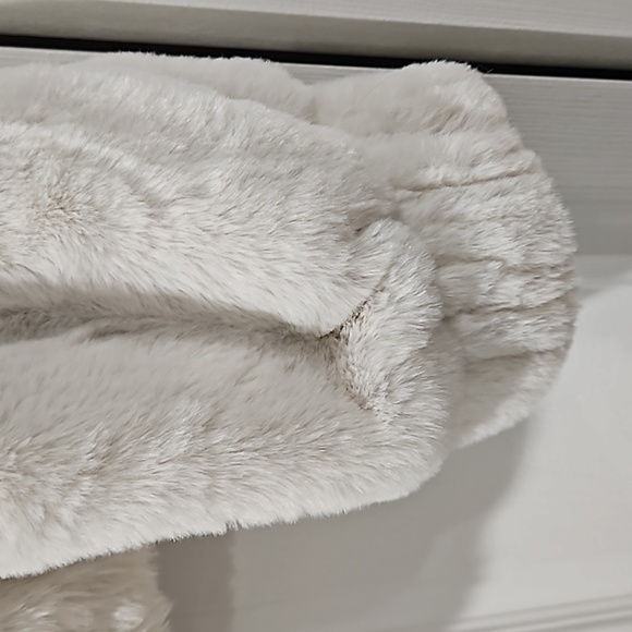 Faux fur jacket - Picture 7 of 11